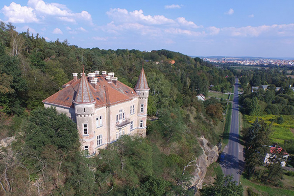 Střední uměleckoprůmyslová škola a Základní umělecká škola Zámeček s.r.o.